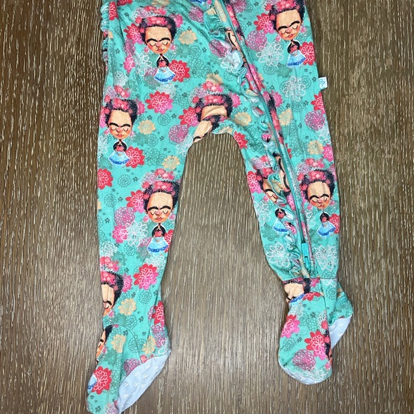 Posh Peanut Frida Onesie 12-18 Months Footie PJS - Picture 3 of 5